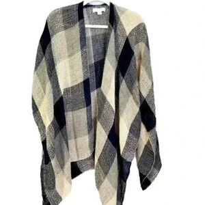 FRANCESCA'S NAVY Kapono Plaid Ruana Poncho…